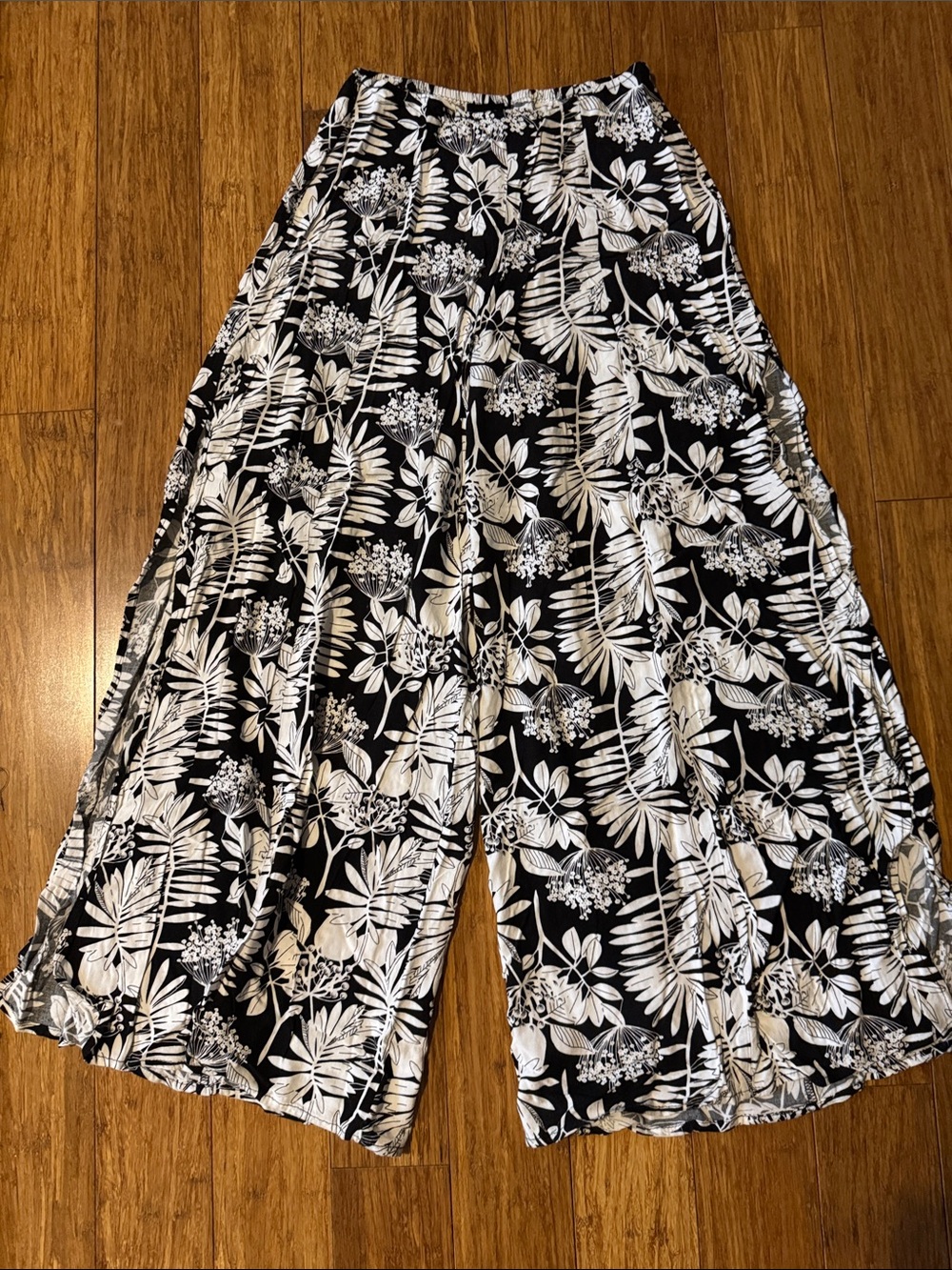 Kendall & Kylie Monochrome Floral Palazzo Pants